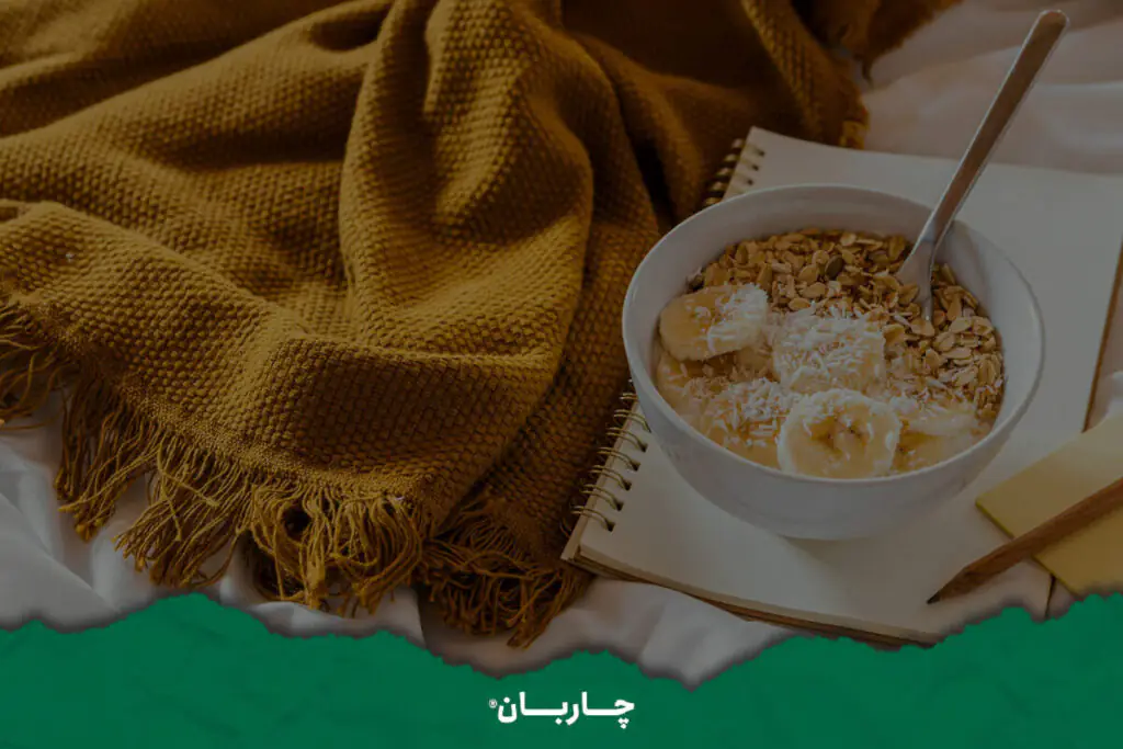 صبحانه مغذی با جو دوسر پرک فوری و شکلات و موز